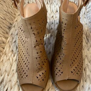Chic Tan Cutout Women's Heels